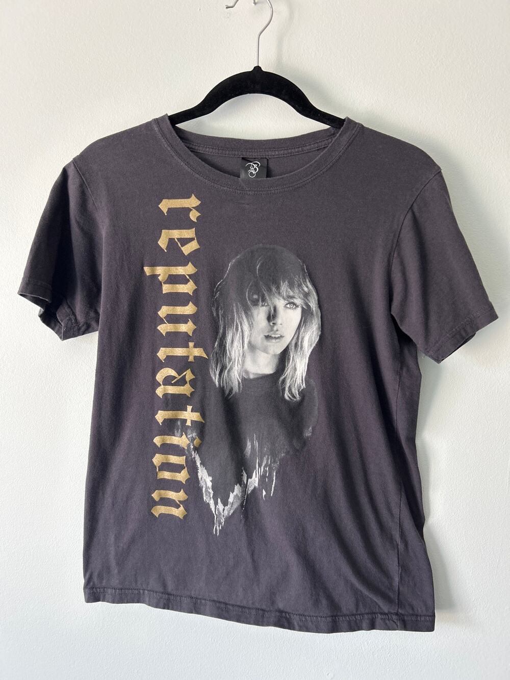 Taylor Swift Gray Reputation Short Sleeve Tee Small